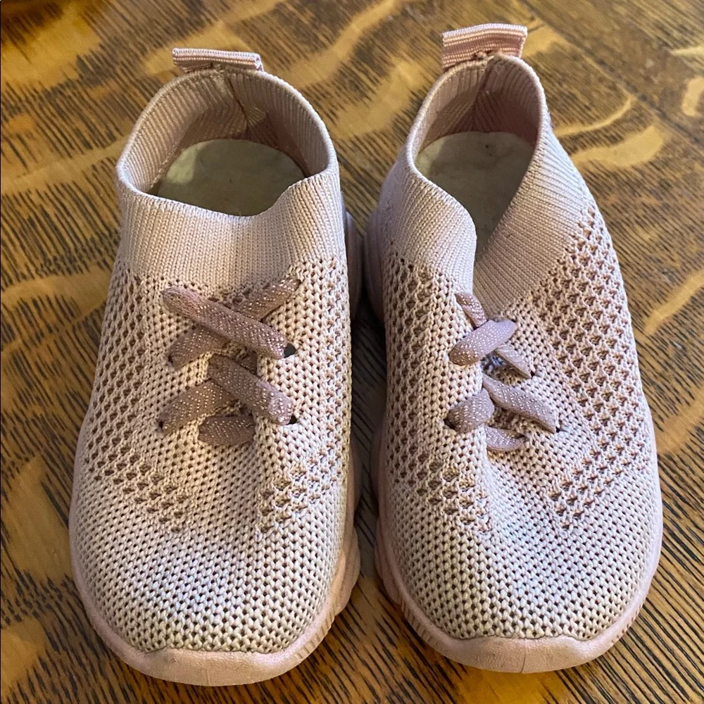 Tsukihoshi and 3 more included in lot toddler summer/water shoes. Sizes 4-5-6!